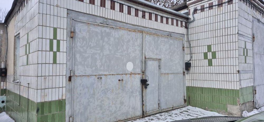 Продам гараж в районі центру переливання крові можна під СТО