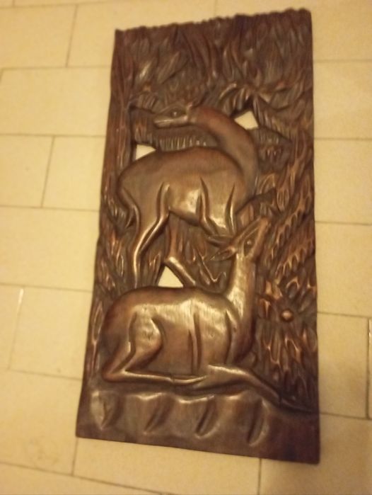 Quadro esculpido em madeira entalhada