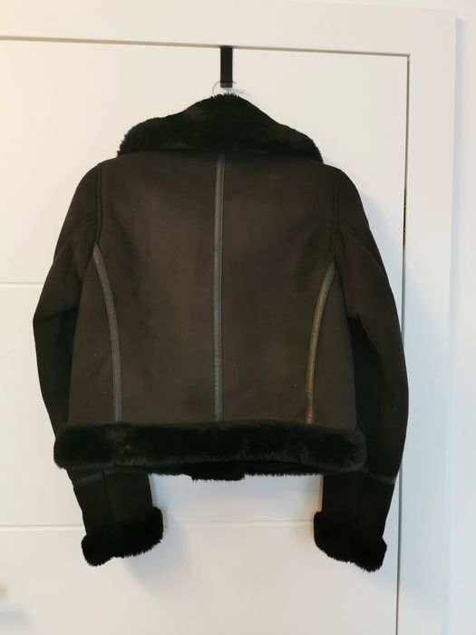 Kurtka z misiem czarna PULL&BEAR futrzany kołnierz