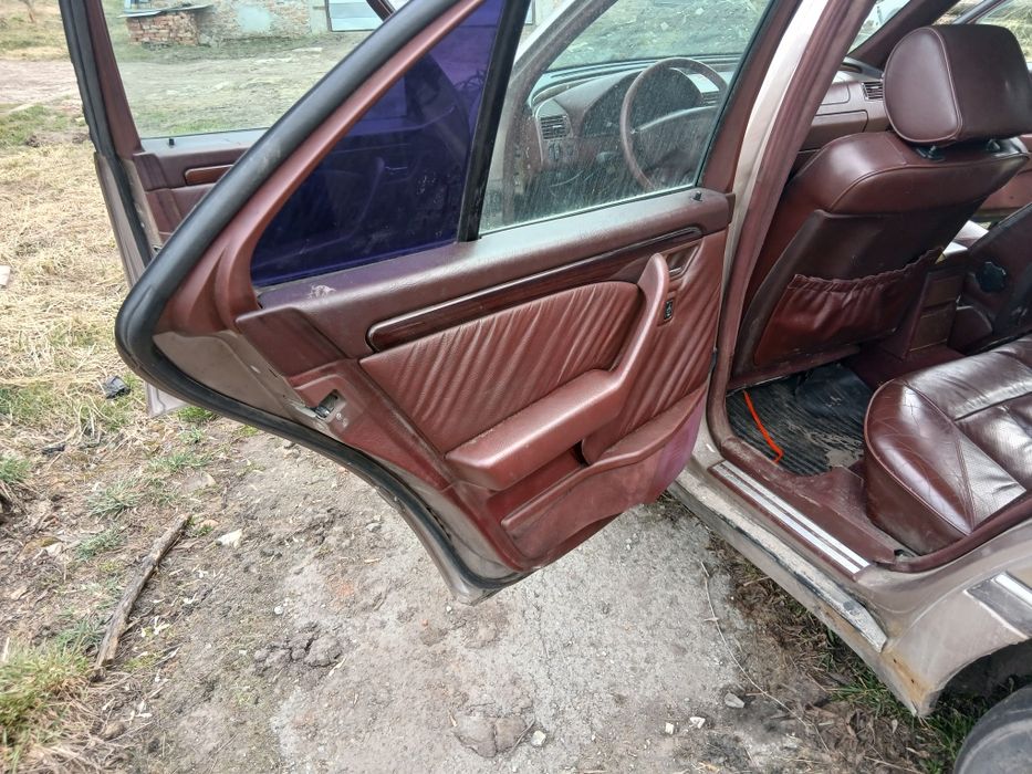 Шкіряний кожаний салон червоний mercedes w 202 седан