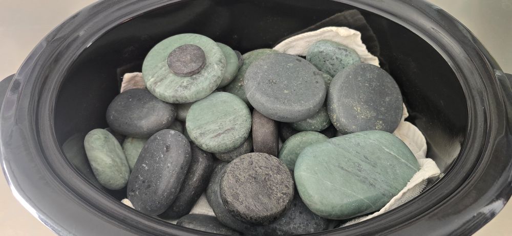 Panela de pedras quentes para massagens