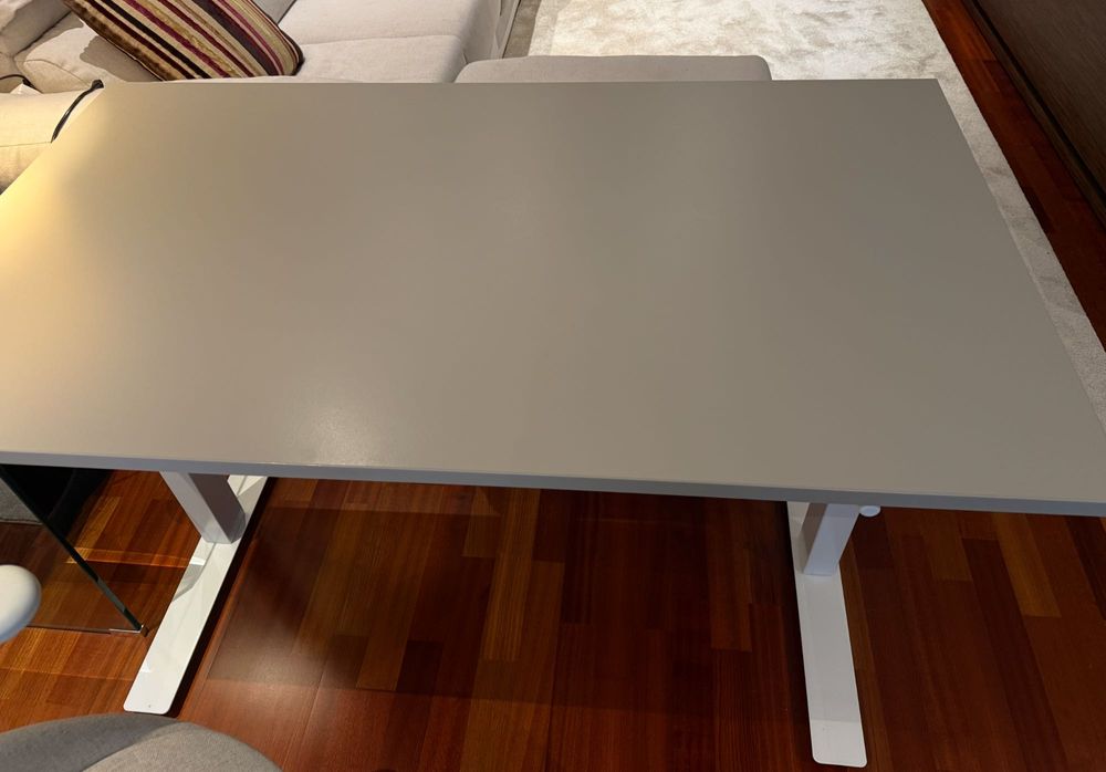 TROTTEN
Secretária IKEA TROTTEN sentado/em pé, bege/branco, 120x70 cm