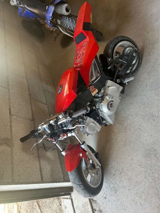Vendo moto pequena 110cc ler descriçao