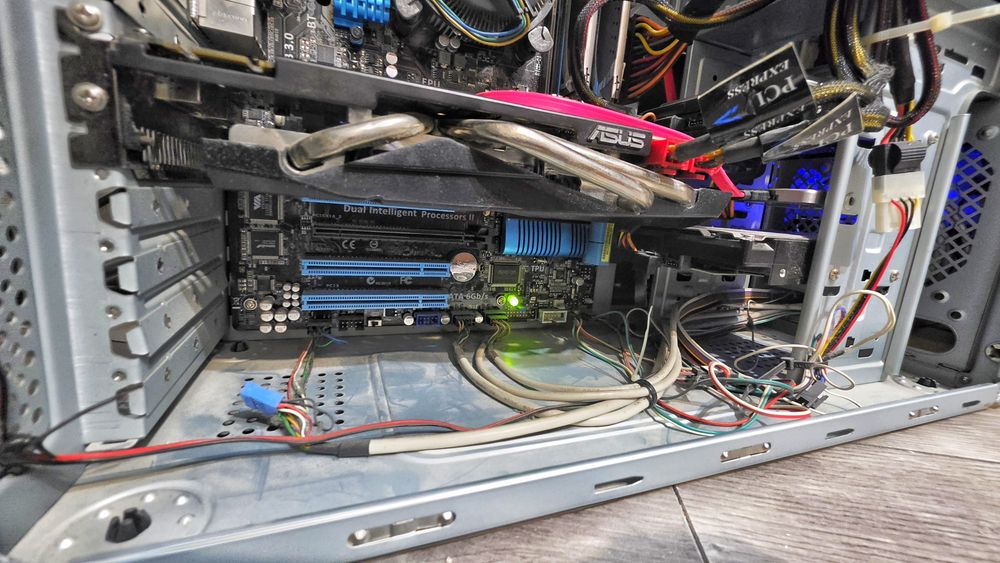 Komputer i5 / 8GB RAM / SSD / GTX 460 / Monitor Alienware
