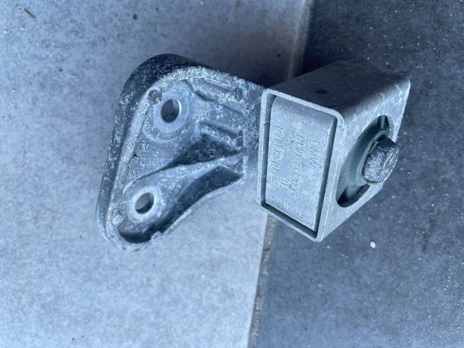 Кронштейн глушителя 18308593696  BMW X3 G01  18308632096