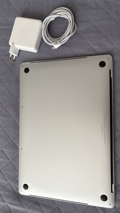 MacBook Pro 15, 16/256 ГБ, 2016