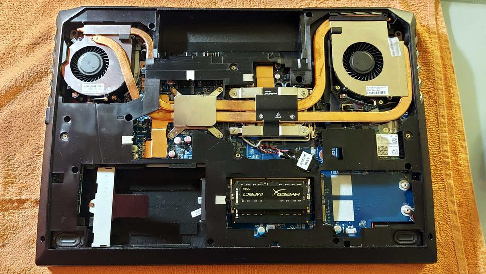 Laptop gamingowy Dream Machines - *i7/8rdzeni/ 16GB IPS SSD510GB+500GB*