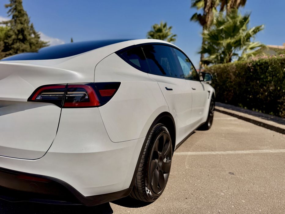 Tesla Model Y RWD Standard - IVA Dedutivel