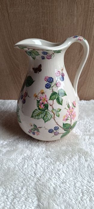 Dzbanek porcelanowy ozdobny