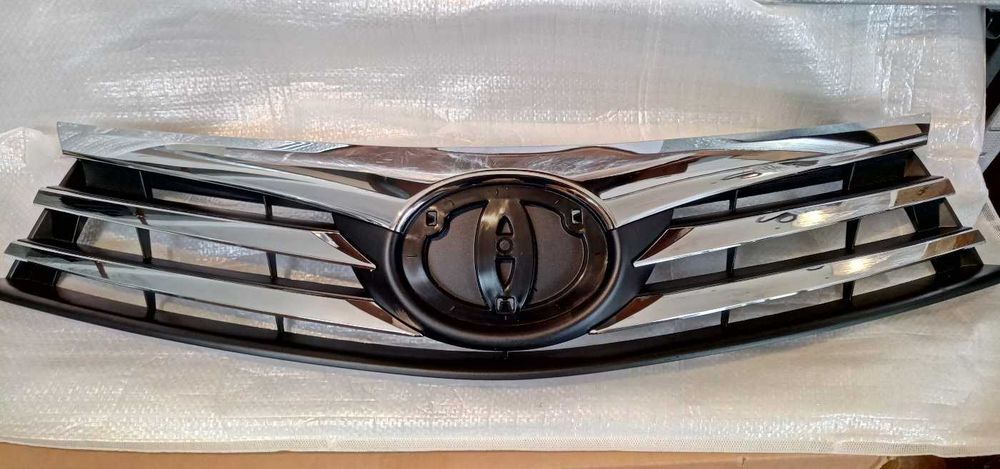 Решётка радиатора Toyota Corolla 180 решетка Королла 2013-2016