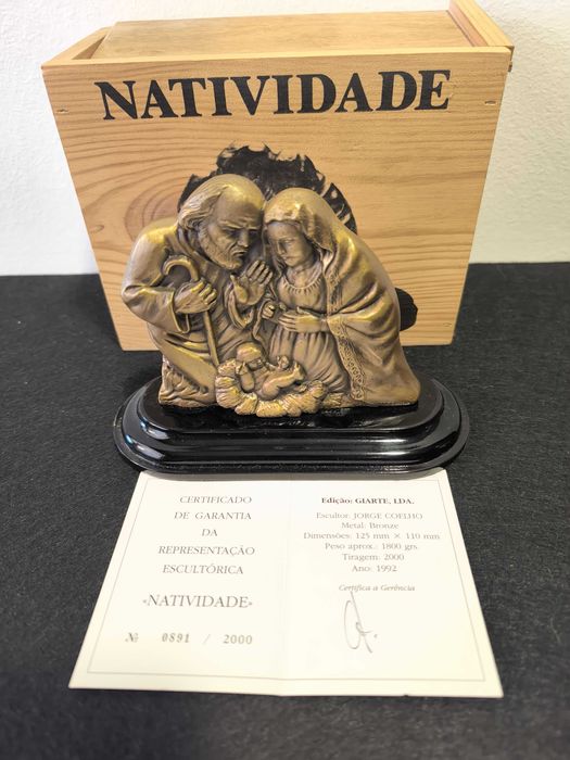 Escultura Natividade, em bronze, do escultor Jorge Coelho