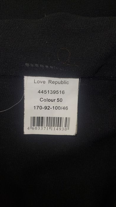 Чорна сукня з бархату від Love Republic