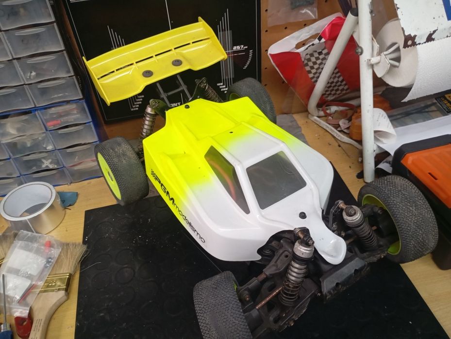 Chassi 1/8 elétrico