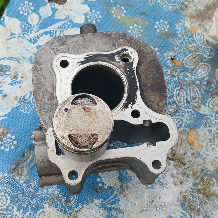 Поршньова Suzuki Lets, Address