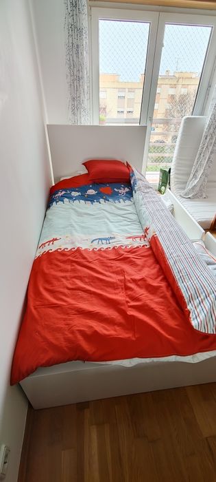 Cama solteiro IKEA com colchão