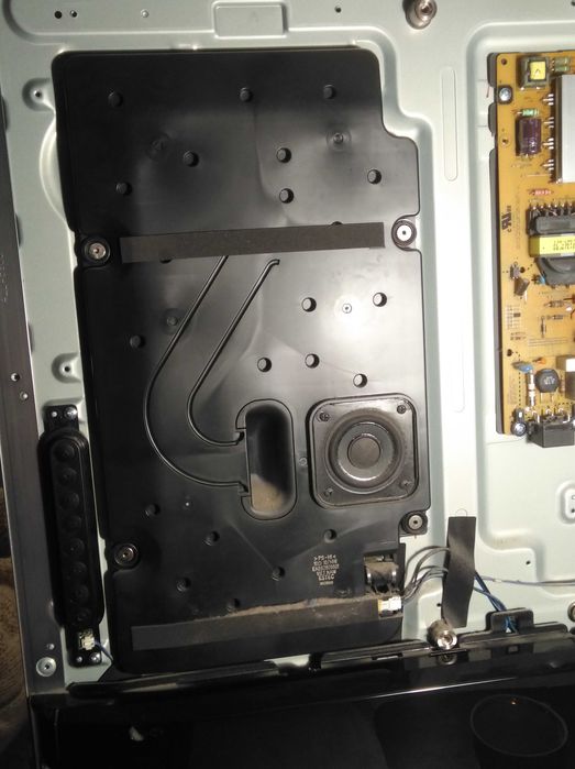 Телевізор LG42LA690V на запчастини.