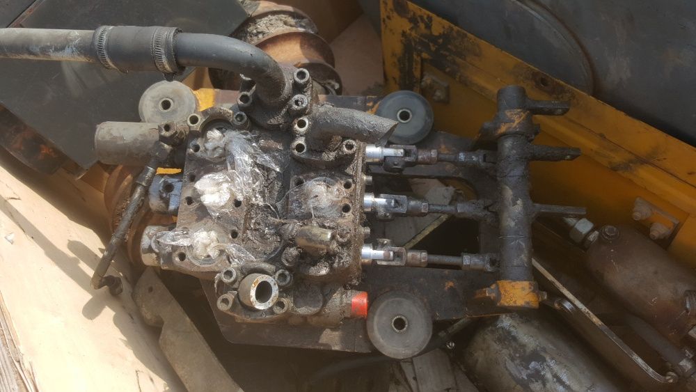 hanomag d540 d600 rozdzielacz hydrauliczny 3 sekcyjny spycharka spych