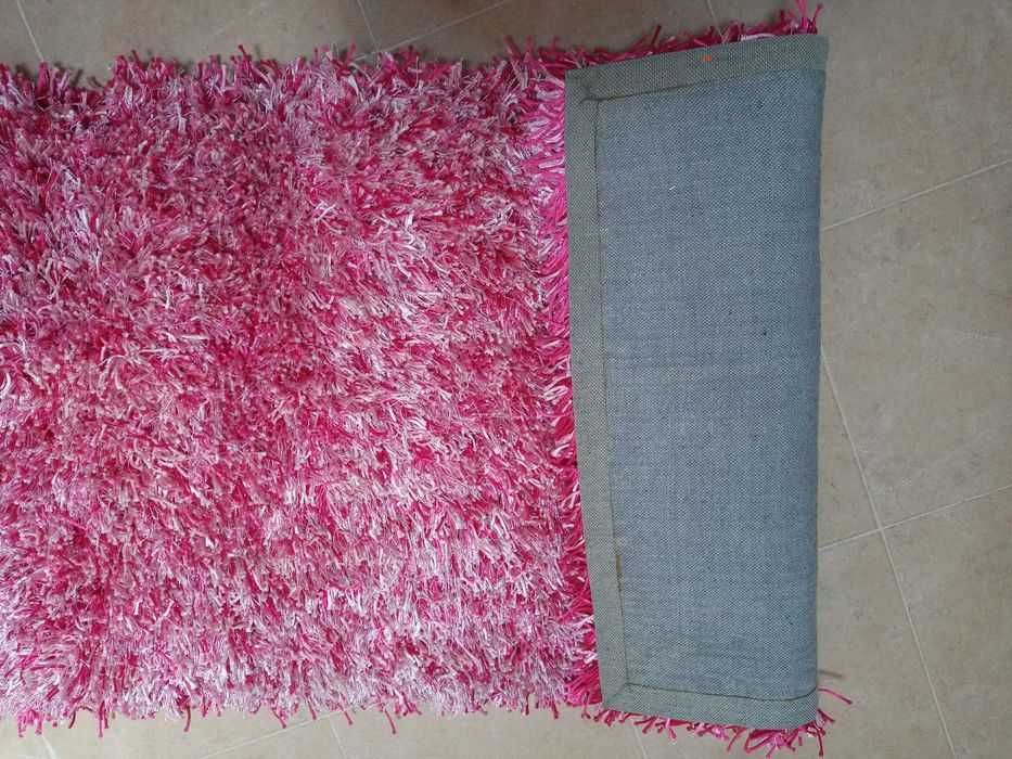 Tapete rosa e branco