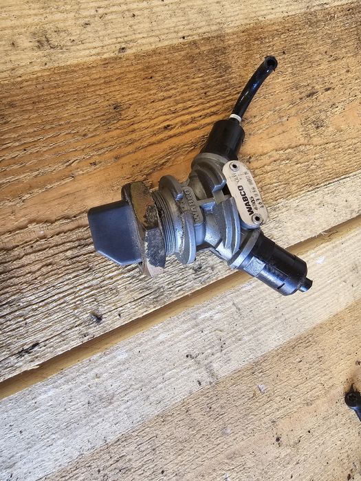 Zawór wielodrożny wabko iveco