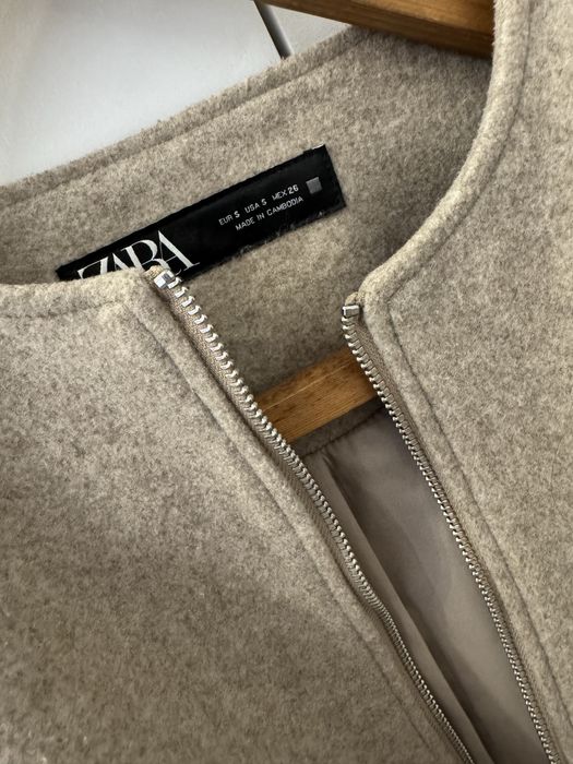 Стильовий бомбер від Zara