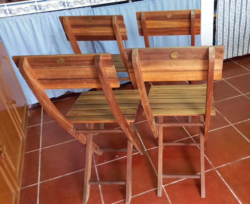 Conjunto de 4 Cadeiras Dobráveis em Madeira de Alta Qualidade – ScanCom
