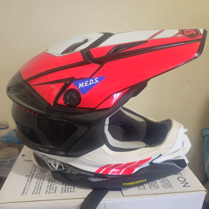 Capacete enduro shoei