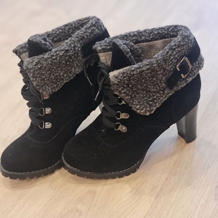 Bota quentinha preta salto alto