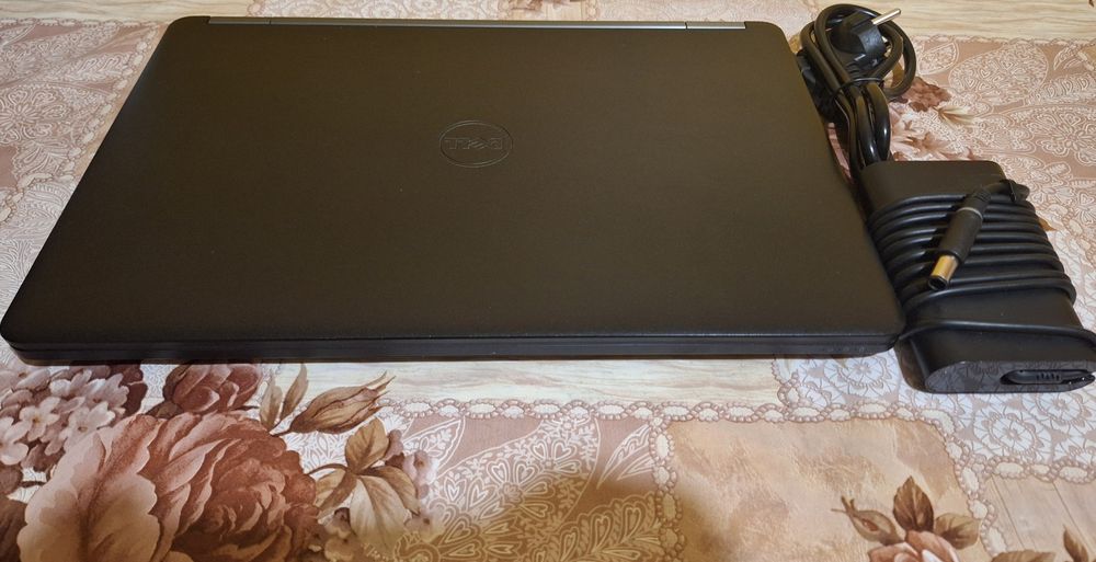 Dell Latitude E5470, батарея тримає 3-3,5 годин. (Ціна договірна)Повністю готовий і робочий ноутбук