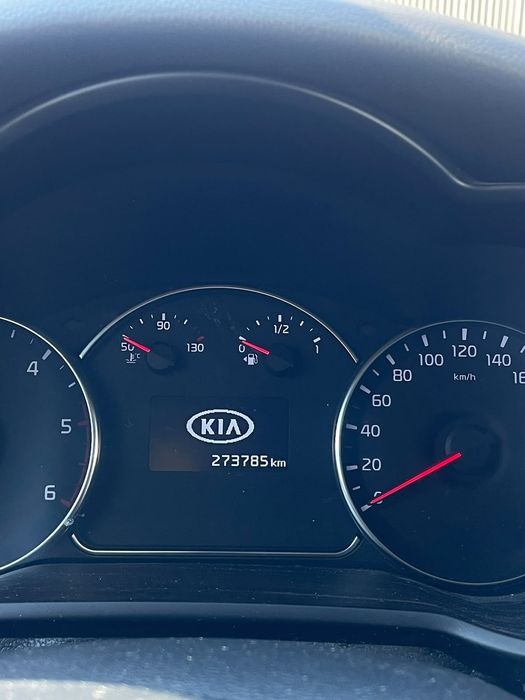 Kia Carens — fotografia 8