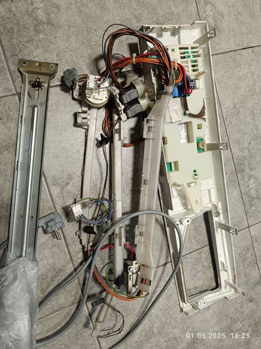 Запчастини до пральної (стиральной) BOSCH WAB16063PL двигун