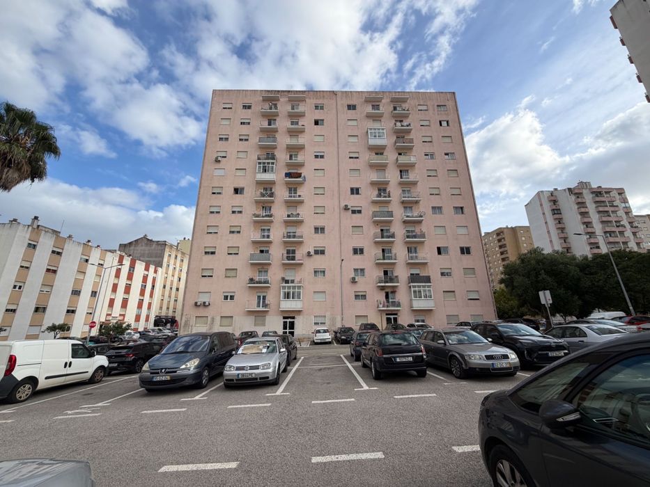 Apartamento T2 com Varanda Carregado