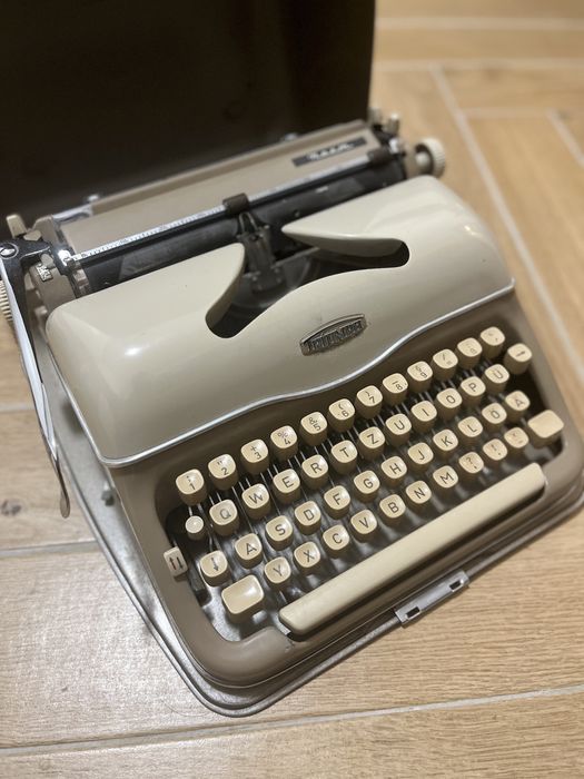 Maszyna do pisania dwukolorowa Triumph