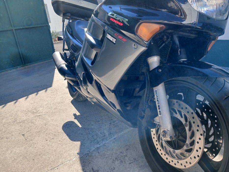 Honda  CBR  1000F