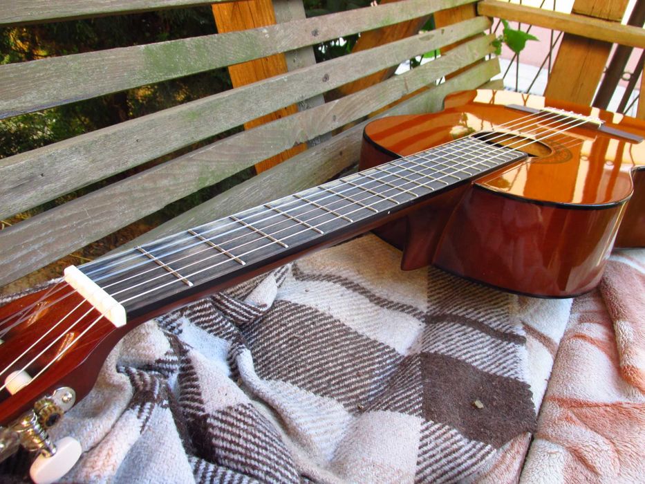 продам класичну гітару