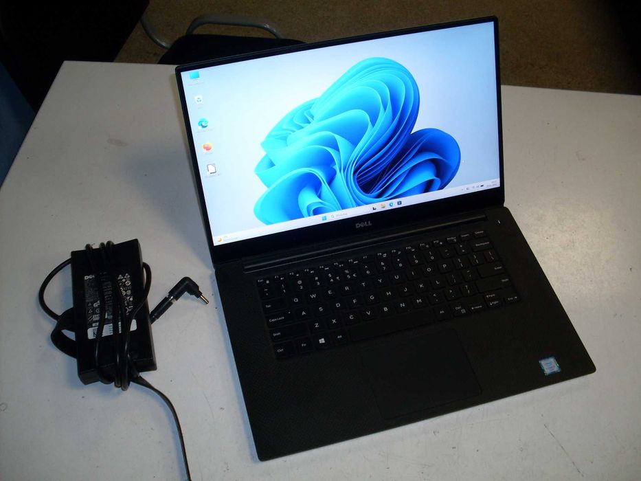 Laptop Dell XPS 9550, i7-6700HQ 16GB, SSD 512GB GTX960M 15,6" 4K dotyk