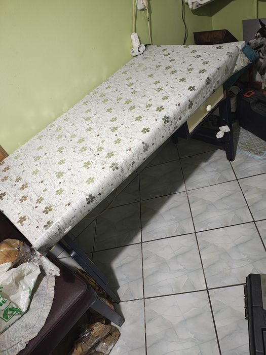 Duży stół kuchenny