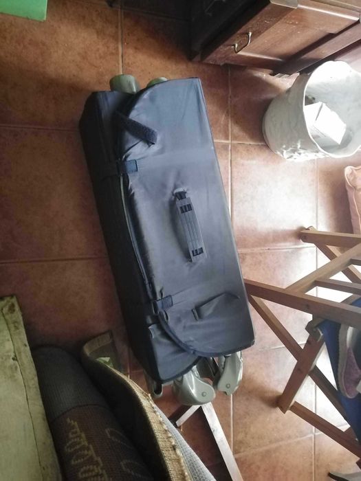 Parque de criança em bom estado