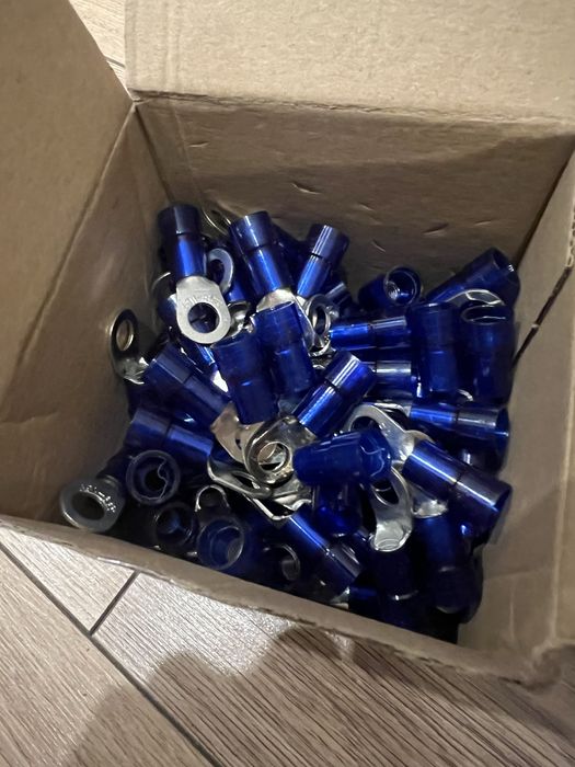 Końcówka oczkowa izolowana KOI 16/8 Ergom 100szt