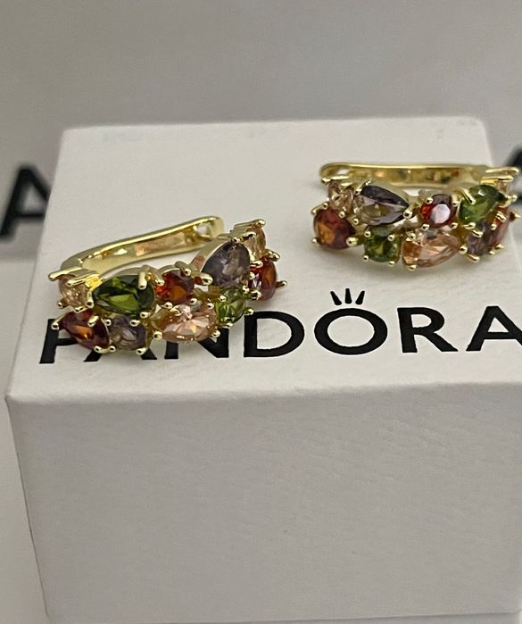 Dwie pary kolczyków złote granatowe i złote kolorowa cyrkonia