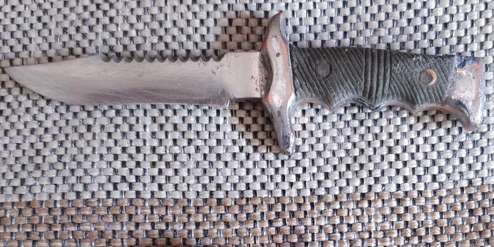 Duas facas de mato miniaturas para coleção