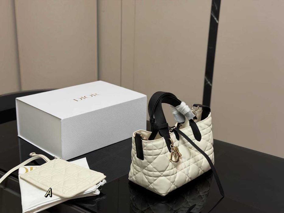 Torebka damska nowa Cristiana Diora toujours, Skóra 345.30