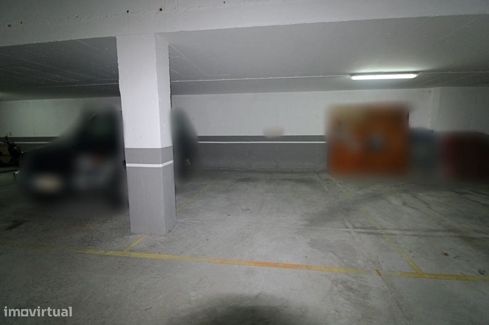 Apartamento T2 com parqueamento e vista de mar.  A 3 minutos da pra...