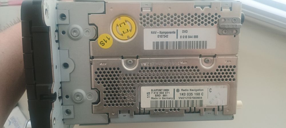 Продам штатну магнітолу