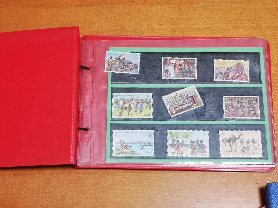 Colecção de sêlos, blocos, envelopes, pagelas e