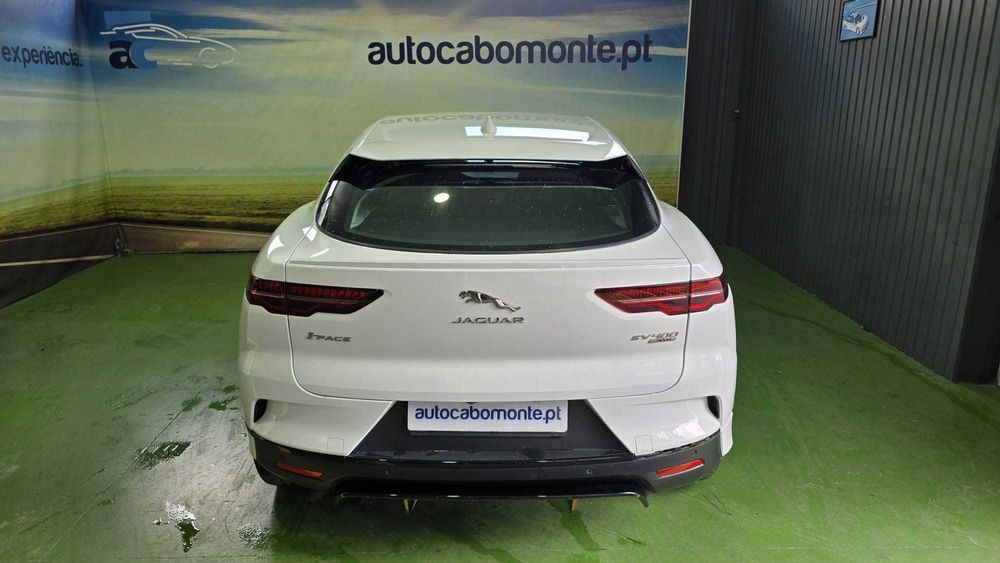 Jaguar I-Pace EV400 AWD  -  Salvado