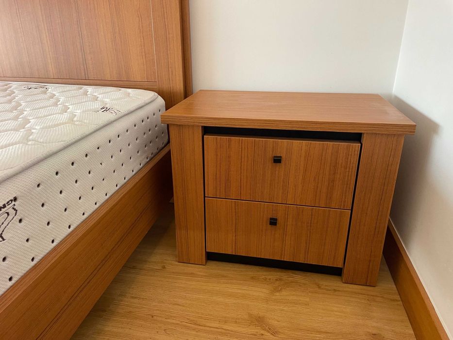 Vendo Duas Mesas de Cabeceira - Como Novas!