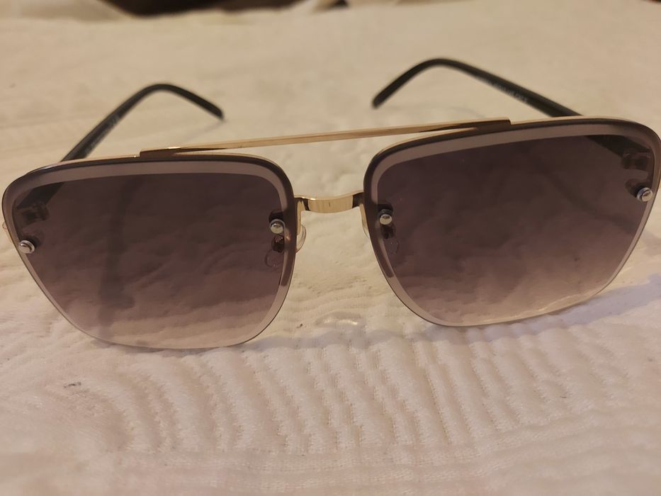 Óculos de sol fashion e com glamour novos sem etiqueta, nunca usados,