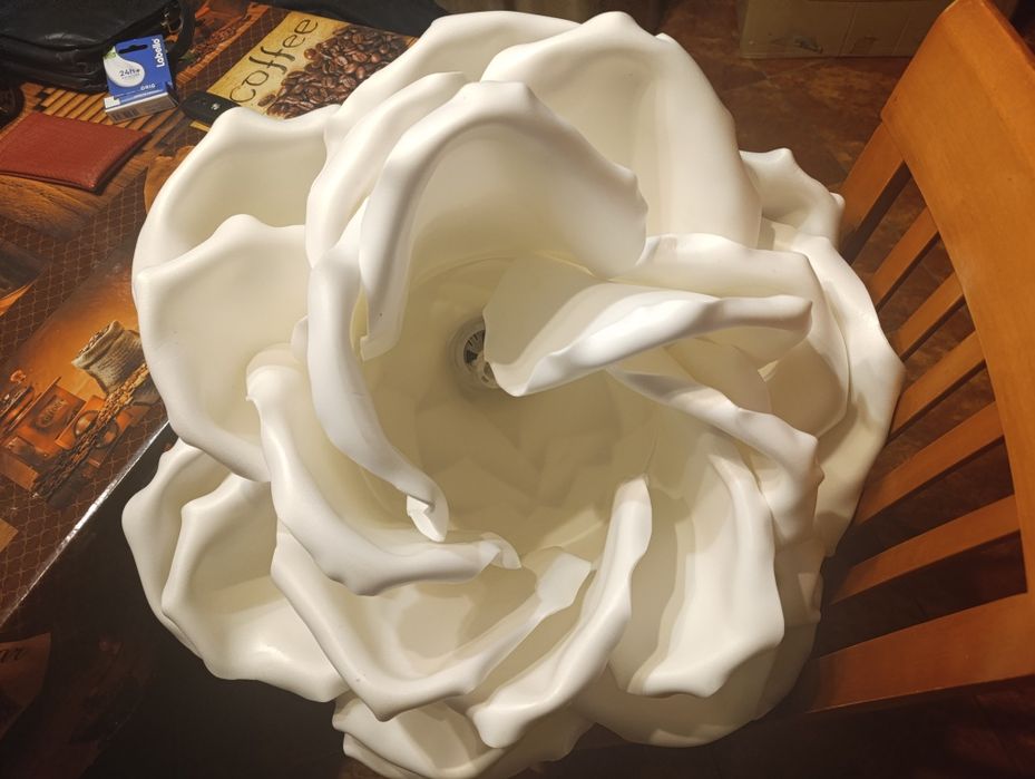 Люстра в формі квітки