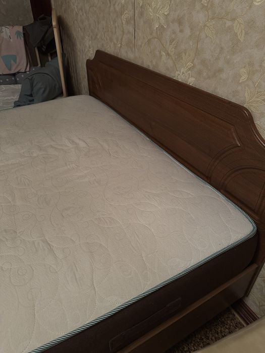 Ліжко двоспальне з матрацом
