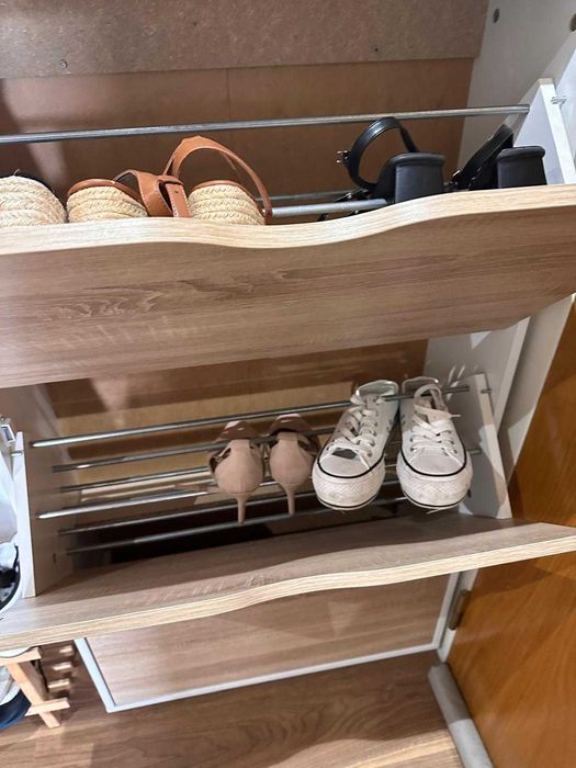 Sapateira de madeira